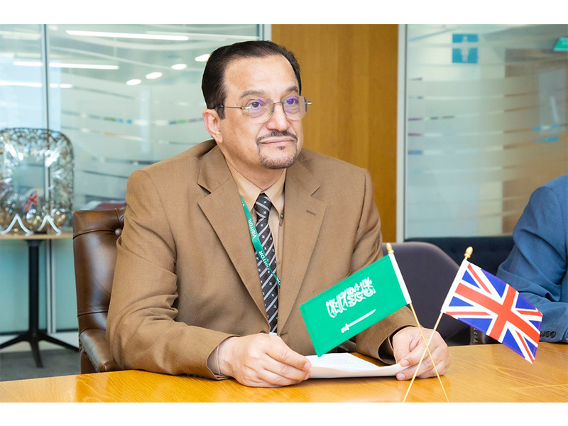 wzyr-sh'ewn-ala'emal-w-altaqh-w-alestratyjyh-alsna'eyh-albrytany