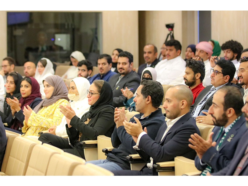 wzyr-alt'elym-yzwr-almlhqyh-althqafyh-bamryka-w-yltqy-altlbh-almbt'ethyn 