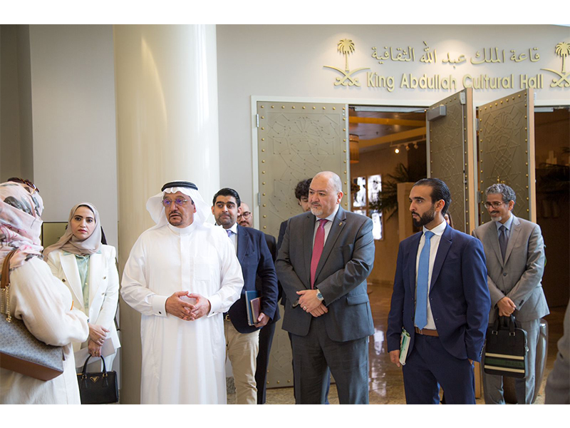 zyarh-alwzyr-llmlhqyh-althqafyh-bamryka-w-lqa'-altlbh-almbt'ethyn 