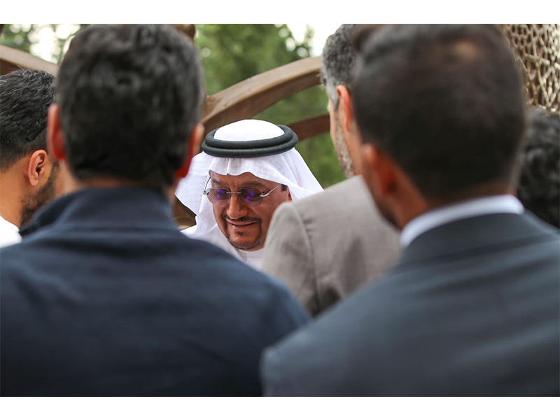 alwzyr-yzwr-llmlhqyh-althqafyh-bamryka-w-yltqy-altlbh-almbt'ethyn