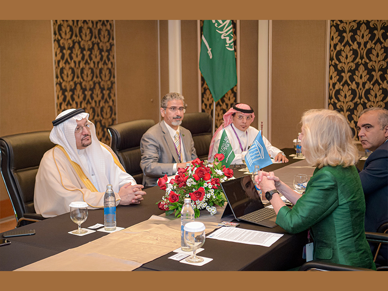 lqa'-wzyr-alt'elym-bnzyrh-alandwnysy-wms'ewlh-alywnskw