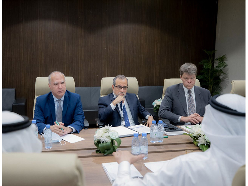  mdyr-alt'elym-fy-albnk-aldwly-m