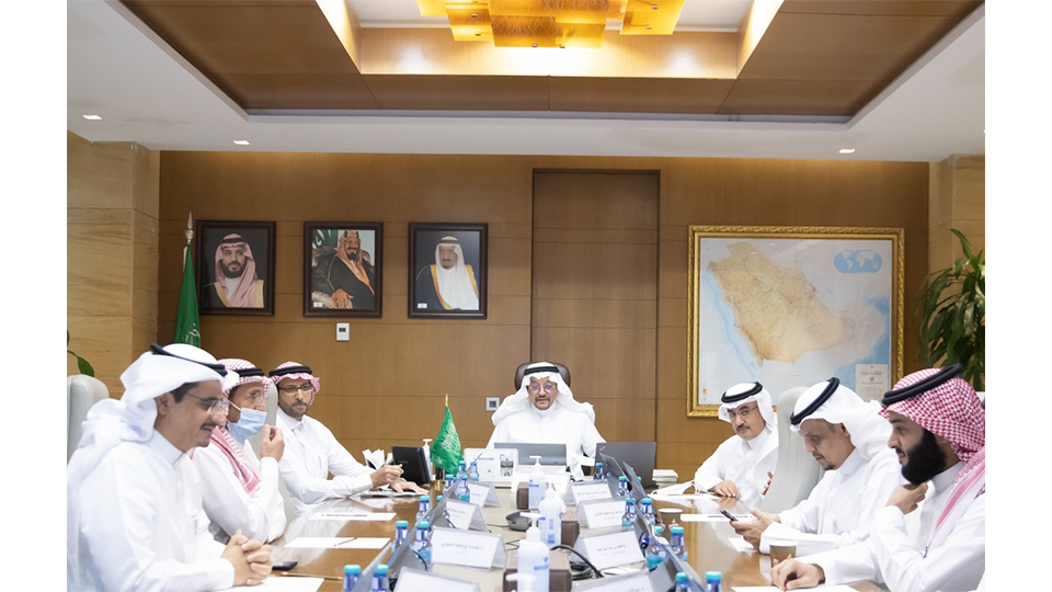 wzyr-alt'elym-wr'eys-sdaya-ywq'ean-mdkrh-tfahm-ltbadl-alkhbrat