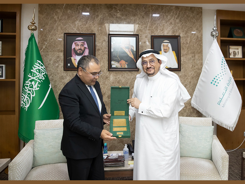 wzyr-alt'elym-yltqy-bwzyr-altnmyh-alabtkaryh-alawzbky