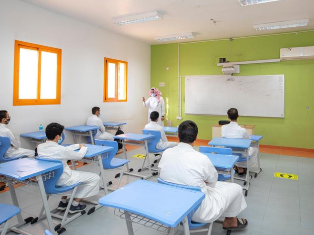 انتظام 87% من طلبة المرحلتين المتوسطة والثانوية في مدارسهم و12 ألف زيارة تفقدية للتأكد من تطبيق الإجراءات الاحترازية وسير العملي