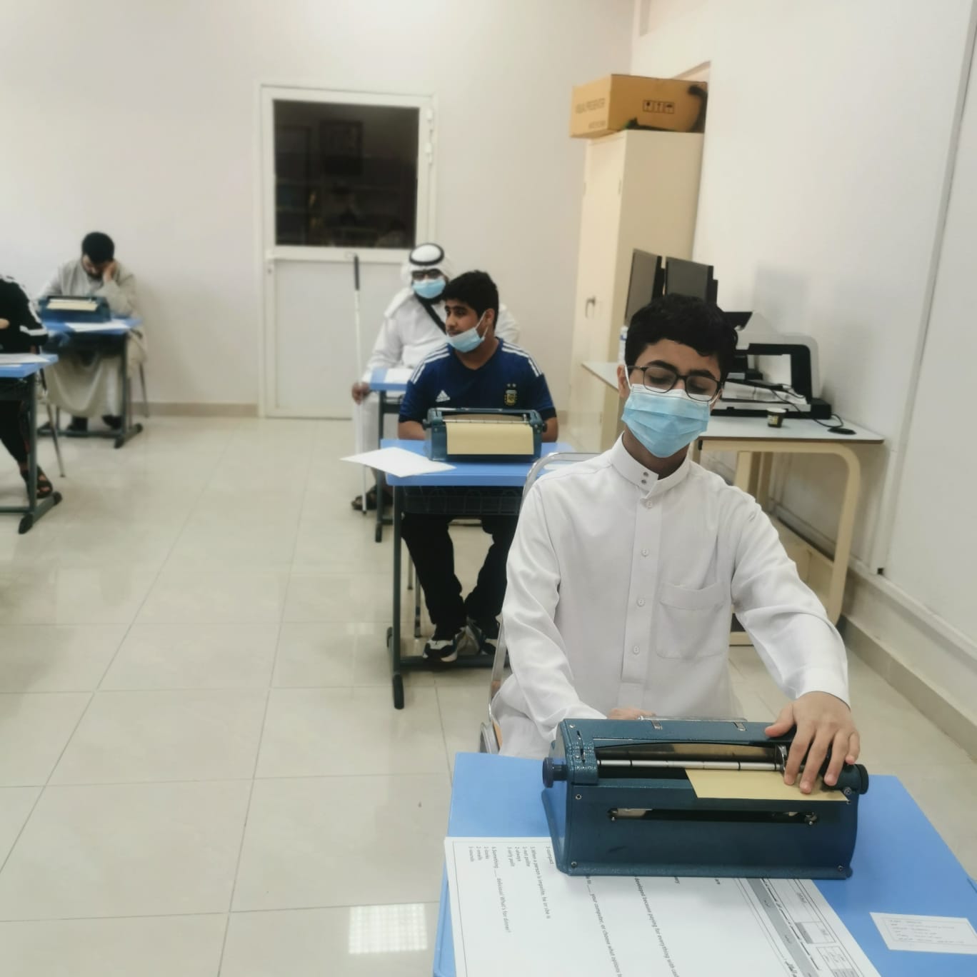 ذوي الإعاقة يؤدون اختبارات الفصل الدراسي الأول