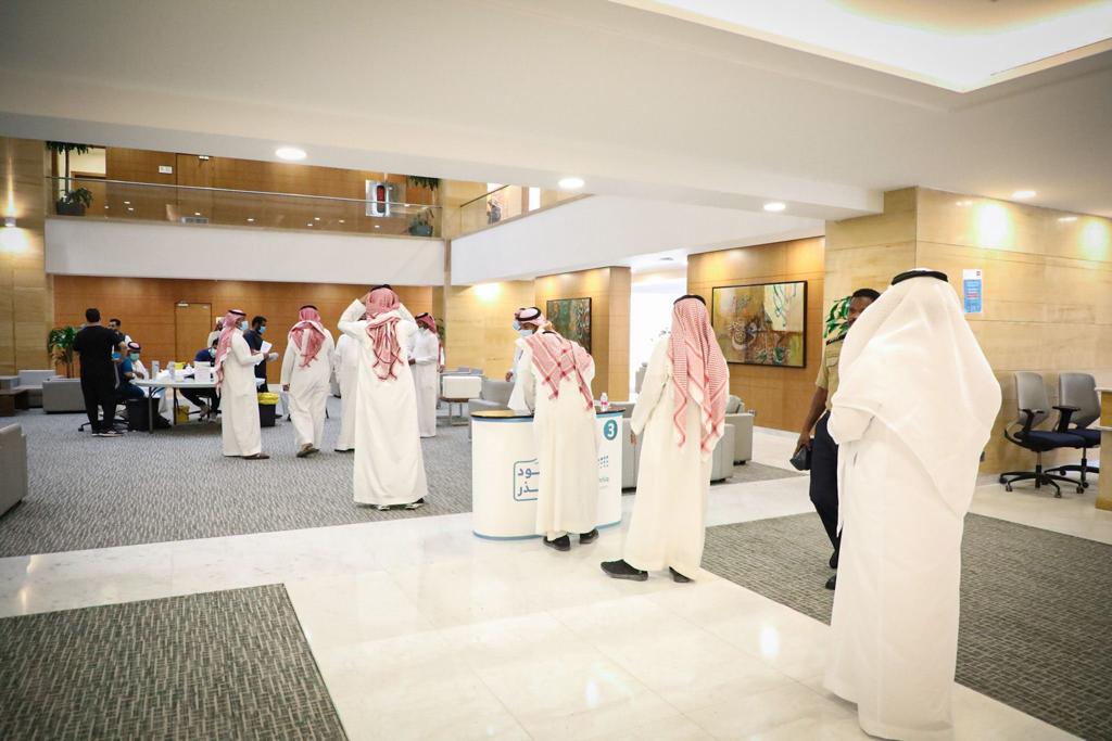 وزارة التعليم تدشن حملة تطعيم منسوبيها