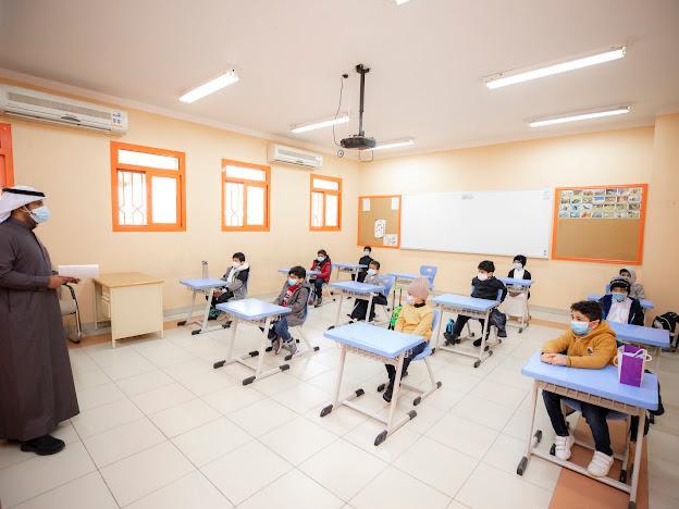 انتظام حضور طلبة المرحلتين الابتدائية ورياض الأطفال حضورياً لليوم الثاني