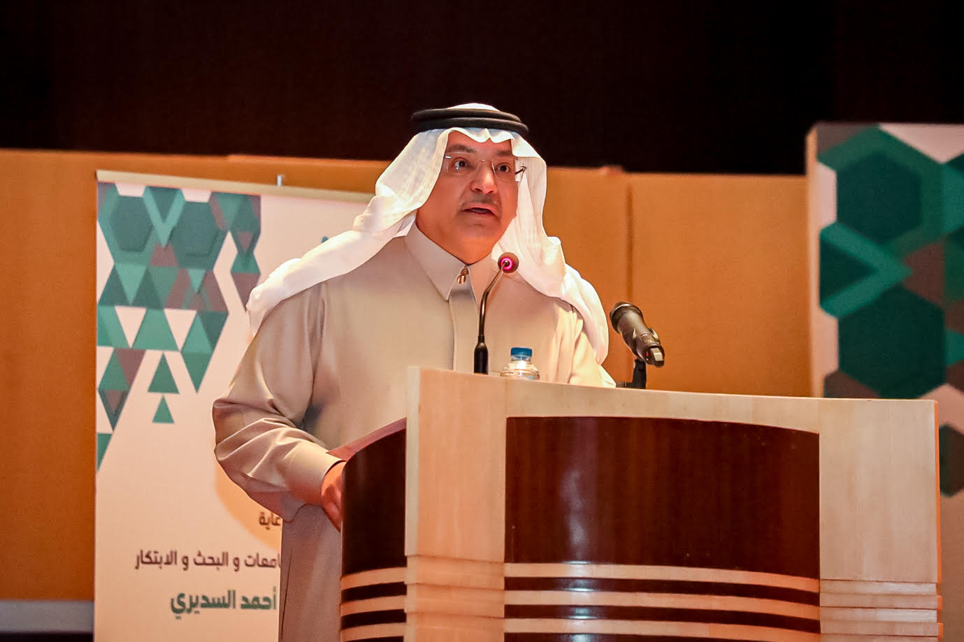 نائب وزير التعليم للجامعات