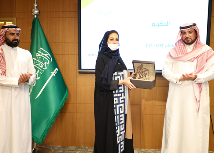 تكرّم الفائزين في برنامج "مسابقة ريالي