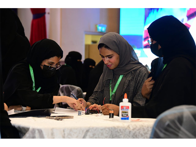 tlbh-altjarb-al'elmyh-alt'elymyh