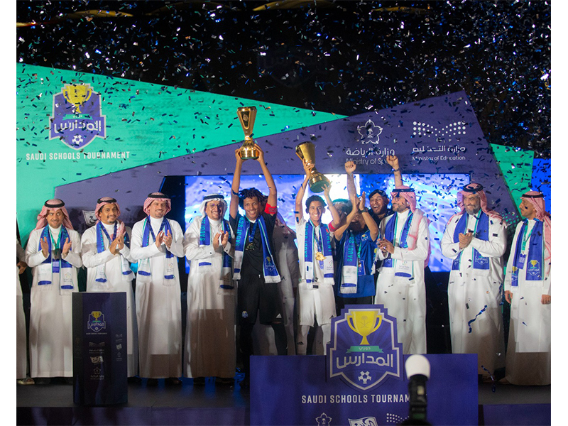 abtal-nkhbh-almmlkh-ldwry-almdars-moe