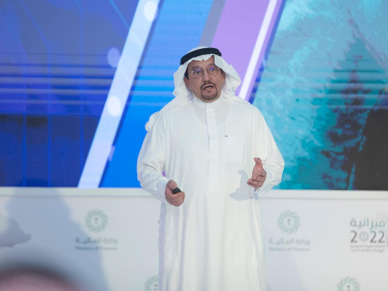 وزير التعليم يستعرض أولويات التعليم عام 2022م