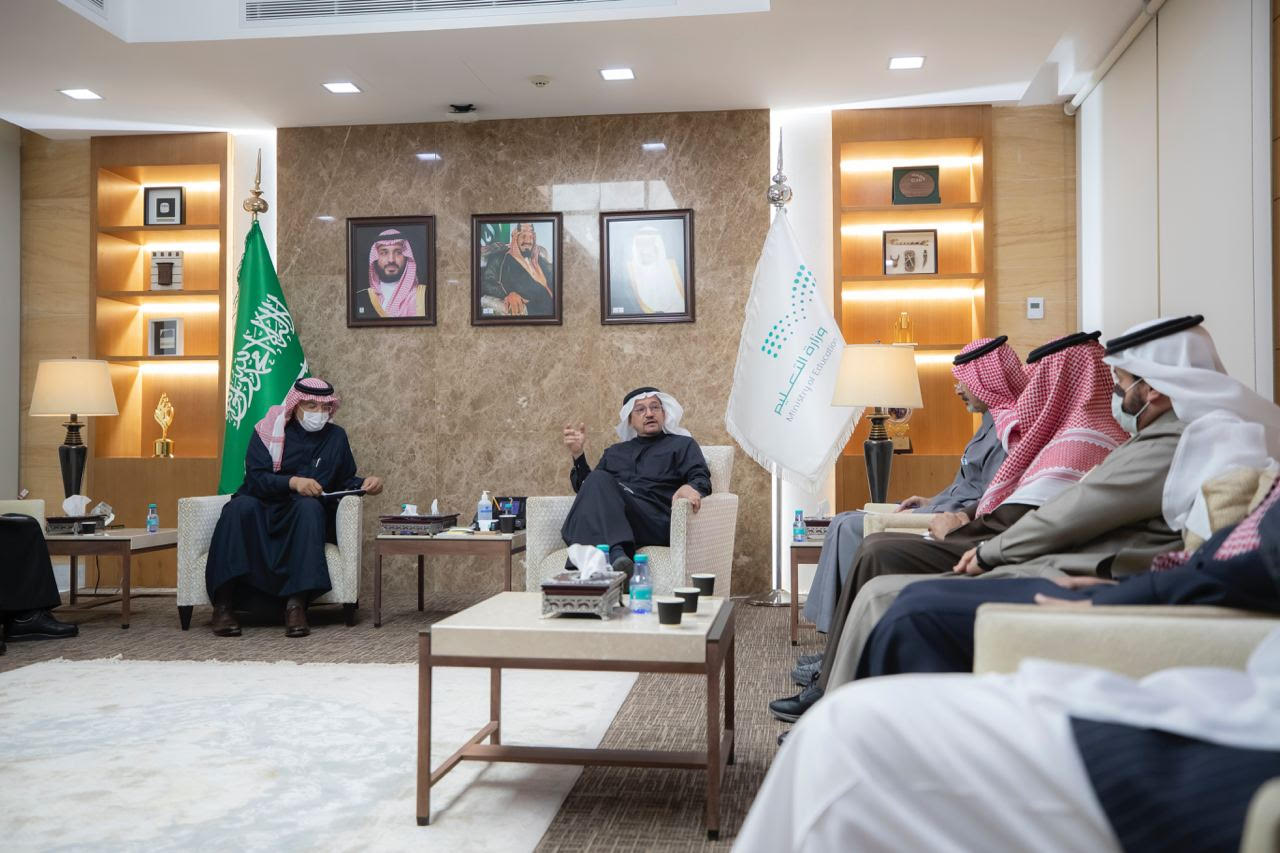 التقى  د.حمد بن محمد آل الشيخ الملحقين الثقافيين المعيّنين 