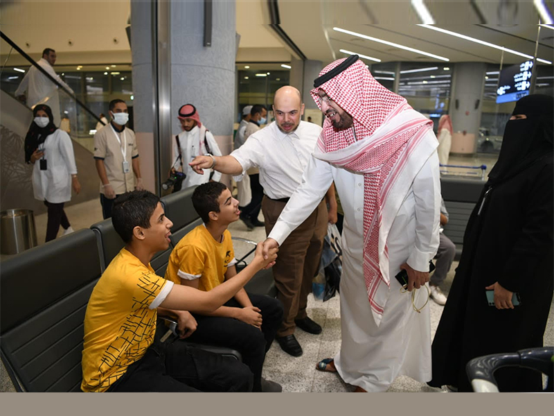 altlbh-almbt'ethyn-dwy-ale'eaqh-mdynh-snad