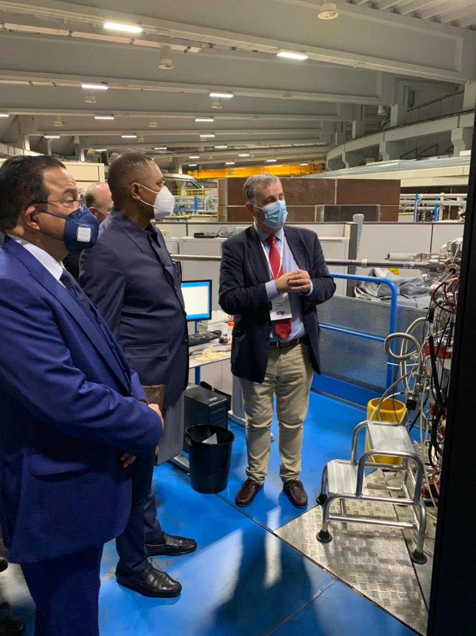 زار معالي وزير التعليم د.حمد بن محمد آل الشيخ ووزراء البحث في مجموعة العشرين اليوم الجمعة مركز الأبحاث الدولي