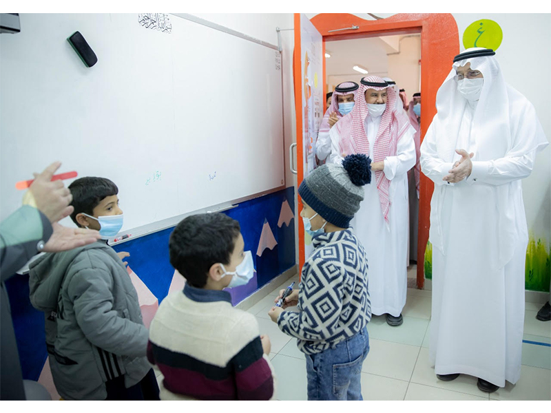 wzyr-alt'elym-ytfqd-eddaan-mn-almdars-bmntqh-alhdwd-alshmalyh-d