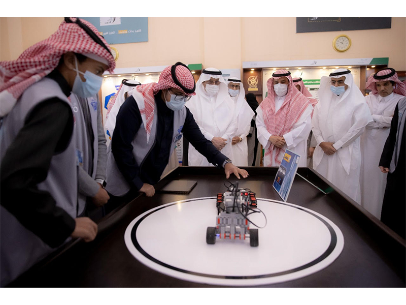 wzyr-alt'elym-ytfqd-eddaan-mn-almdars-bmntqh-alhdwd-alshmalyh-u