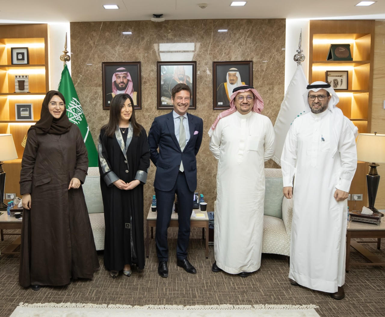  رئيس مجموعة "أكسفورد للأعمال"