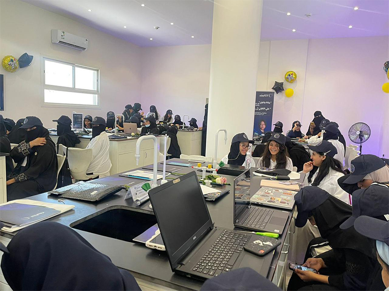 talbat-tjrbh-ta'erat-alfda'-alwrqyh