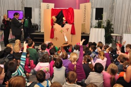  زوار معرض فيينا يلتقون أبطال ألف ليلة وليلة في الجناح السعودي 