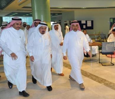 وزير التعليم العالي يتفقد مشروع المدينة الجامعية بجازان 