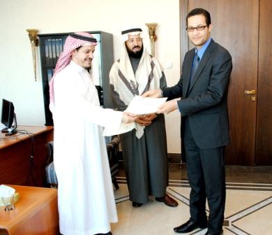 مدير عام إدارة تقنية المعلومات الأستاذ سلطان بن محسن العتيبي ومدير إدارة تقنيات المباني و المدن الجامعية الذكية