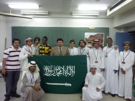 الملحق الثقافي السعودي في اليابان د.م. عصام امان الله بخاري مع الطلبة المبتعثين