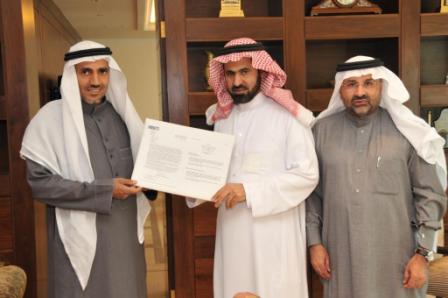 الدكتور العطية يهنئ  جامعة القصيم بالاعتماد الأكاديمي