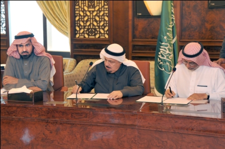 وزير التعليم العالي خالد بن محمد العنقري و رئيس مجلس إدارة الهيئة السعودية للمهندسين المهندس/ عبدالله بن أحمد سعيد بقشان