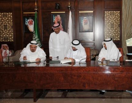 وزارة التعليم وزير التعليم العالي يوقع عقود ضمن مبادرة تطوير الجمعيات