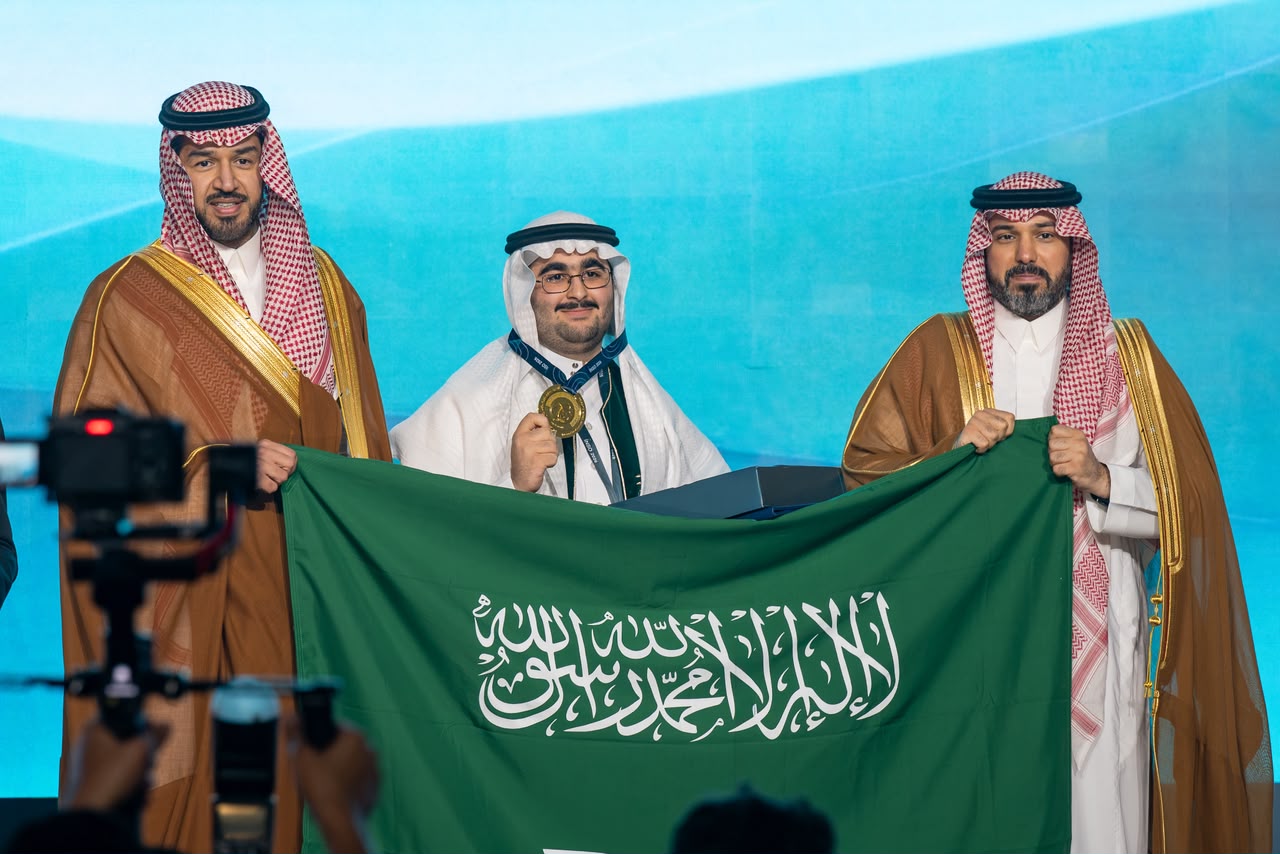 من تكريم الفائز