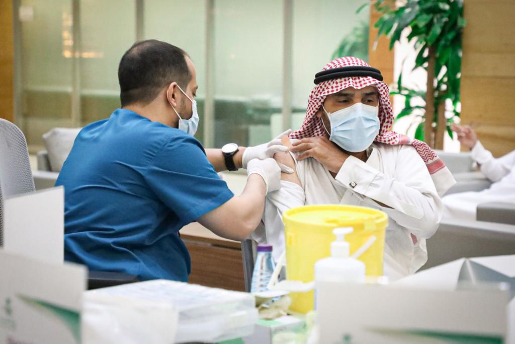 التعليم تدشن حملة تطعيم منسوبيها