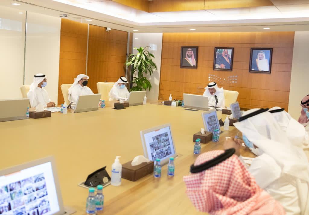 أكد وزير التعليم خلال لقائه اليوم بمديري التعليم في المناطق والمحافظات استعداداً لبداية العام الدراسي يوم غدٍ الأحد