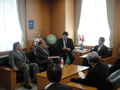 وزير التعليم العالي يوقع مذكرة تعاون مع نظيره الياباني