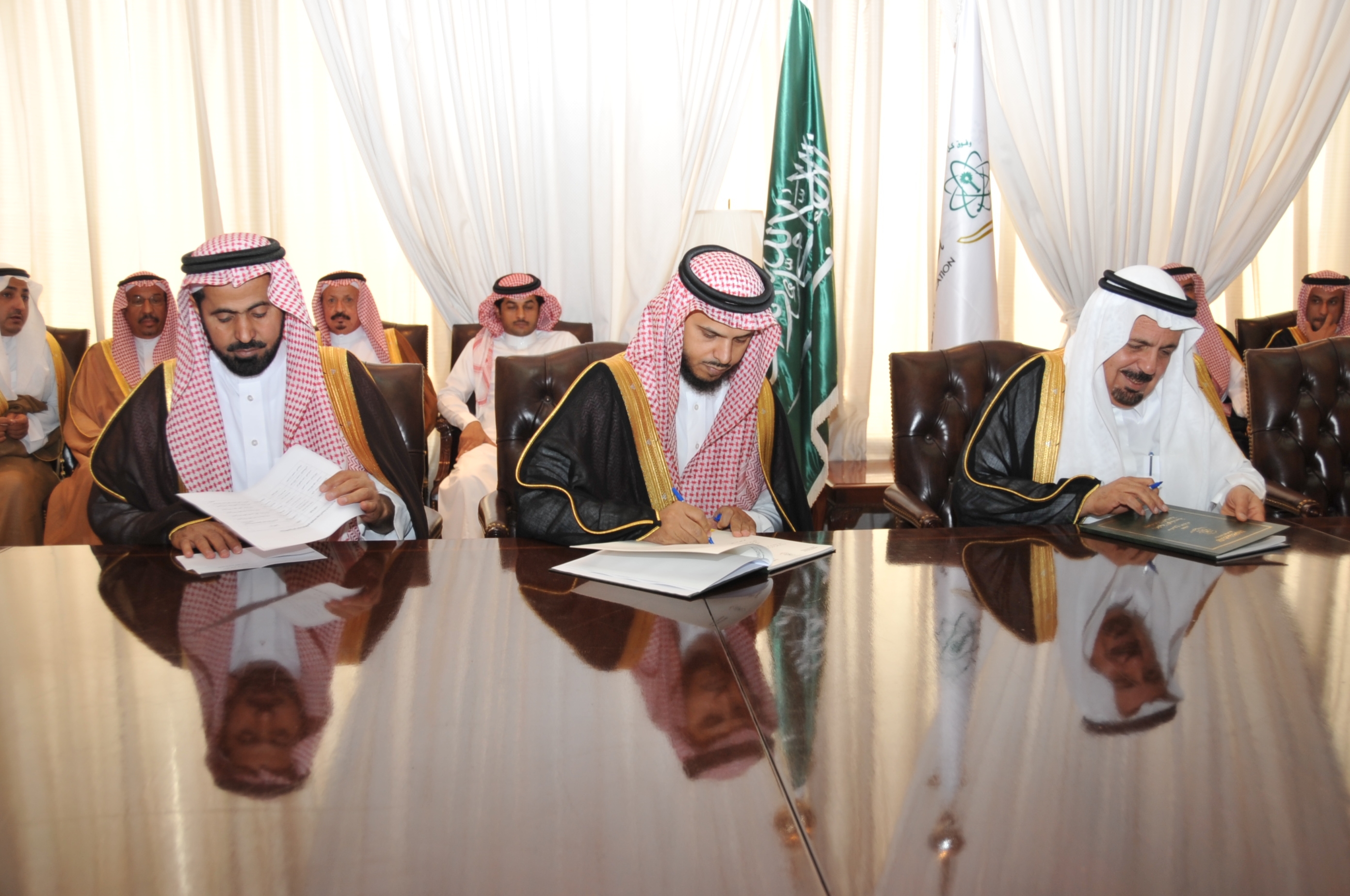 وزير التعليم العالي يوقع عقود إنشاء كليات ومنشآت جامعية مساندة بـأكثر من مليار ريال