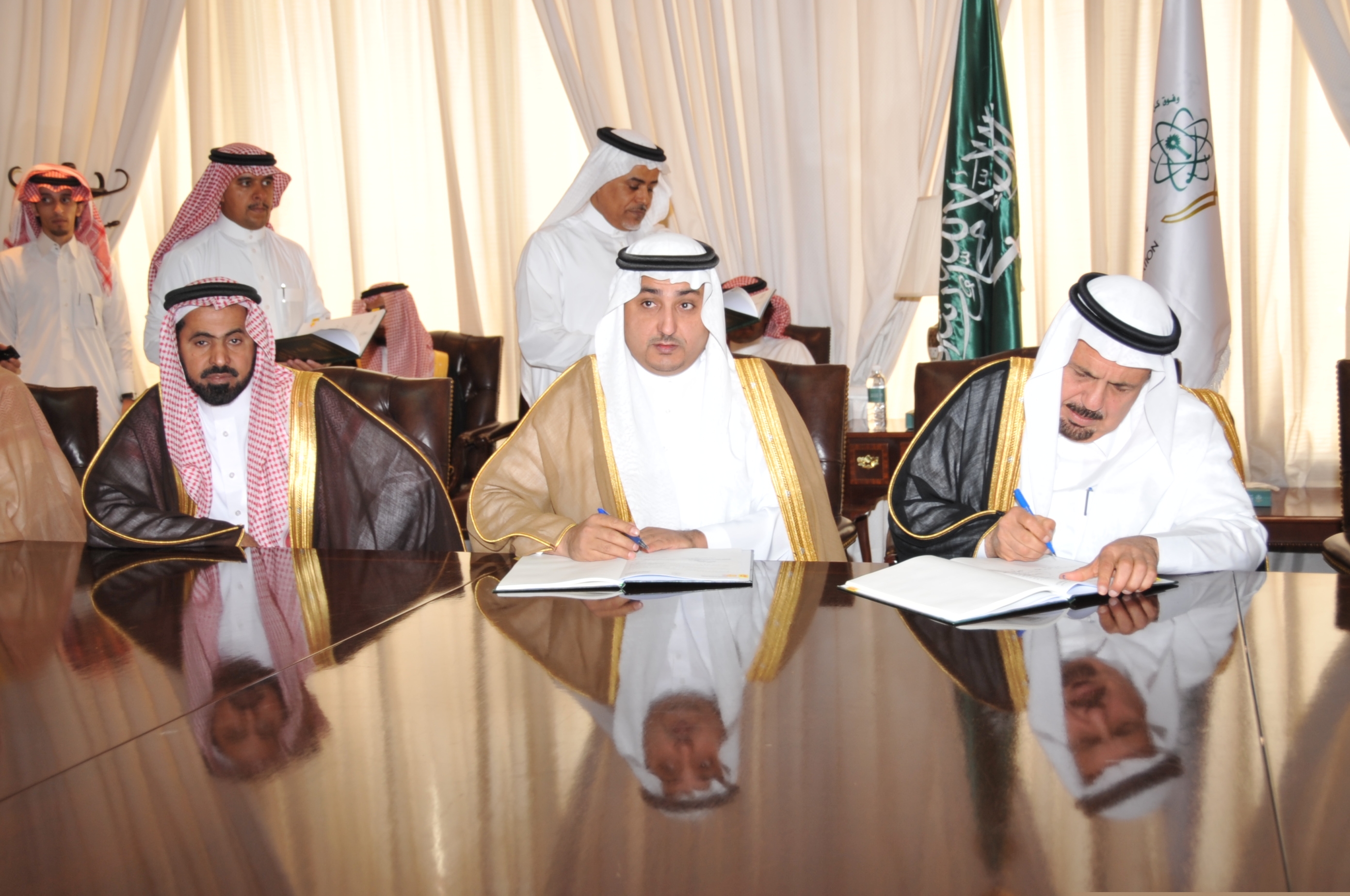 وزير التعليم العالي يوقع عقود إنشاء كليات ومنشآت جامعية مساندة بـأكثر من مليار ريال