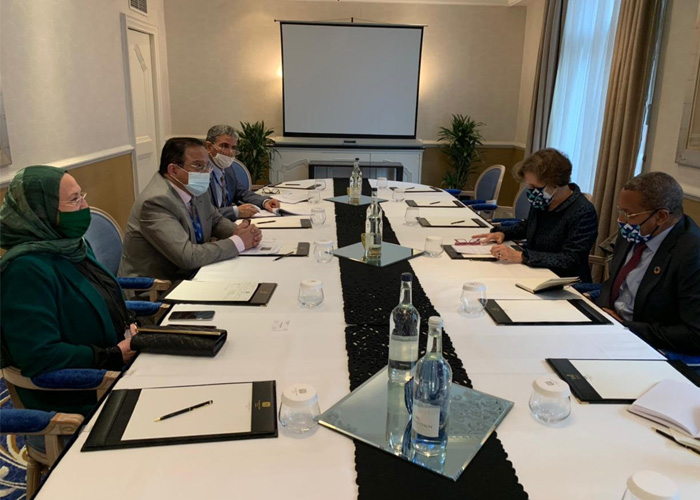 the Minister of Education discusses with officials of the Global Partnership